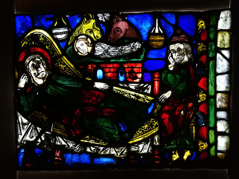 Vitrall descobert a la Catedral de Girona darrera un retaule (s.XIII)